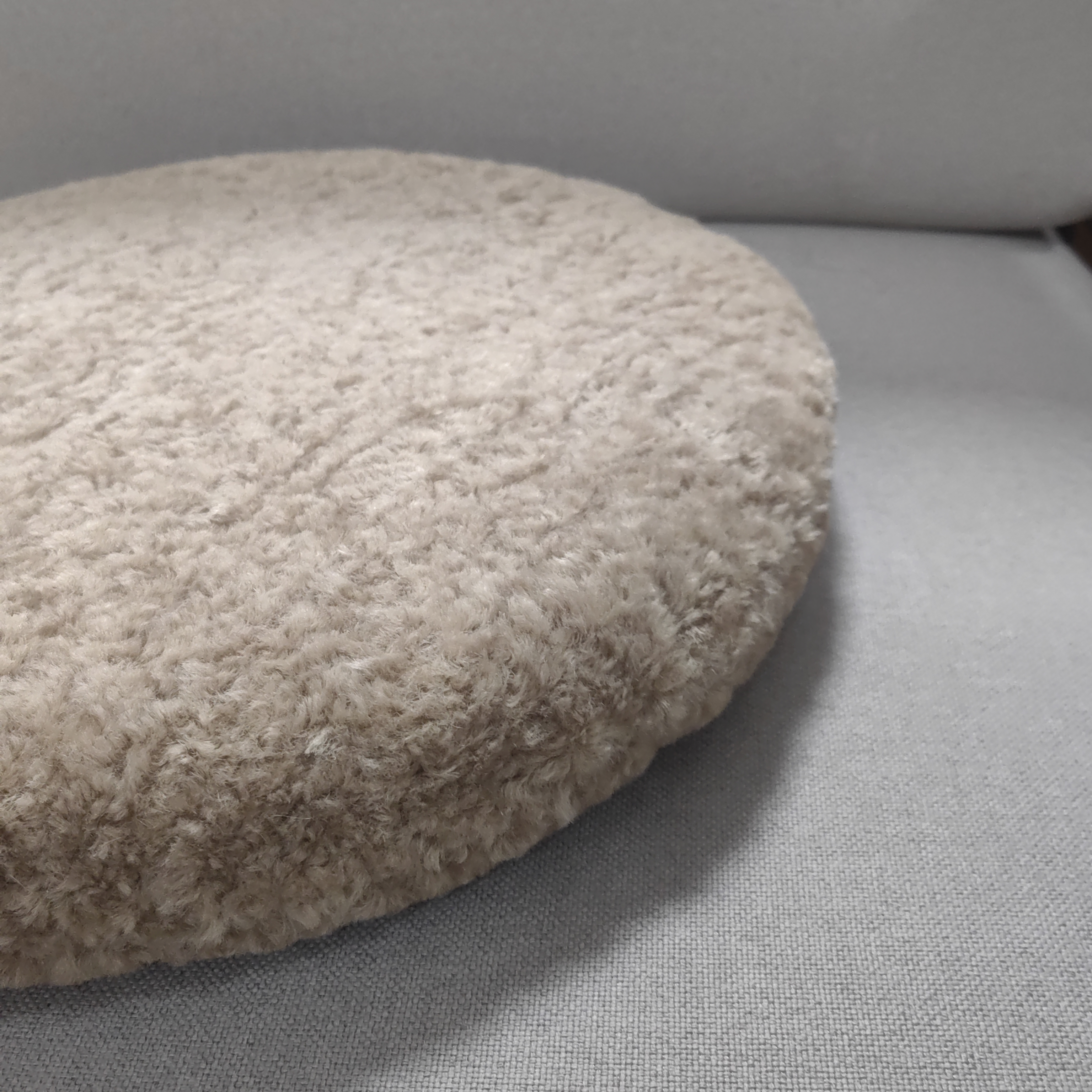 Imitation Crimped Wool Plush Cushion with Memory Foam Inner Core