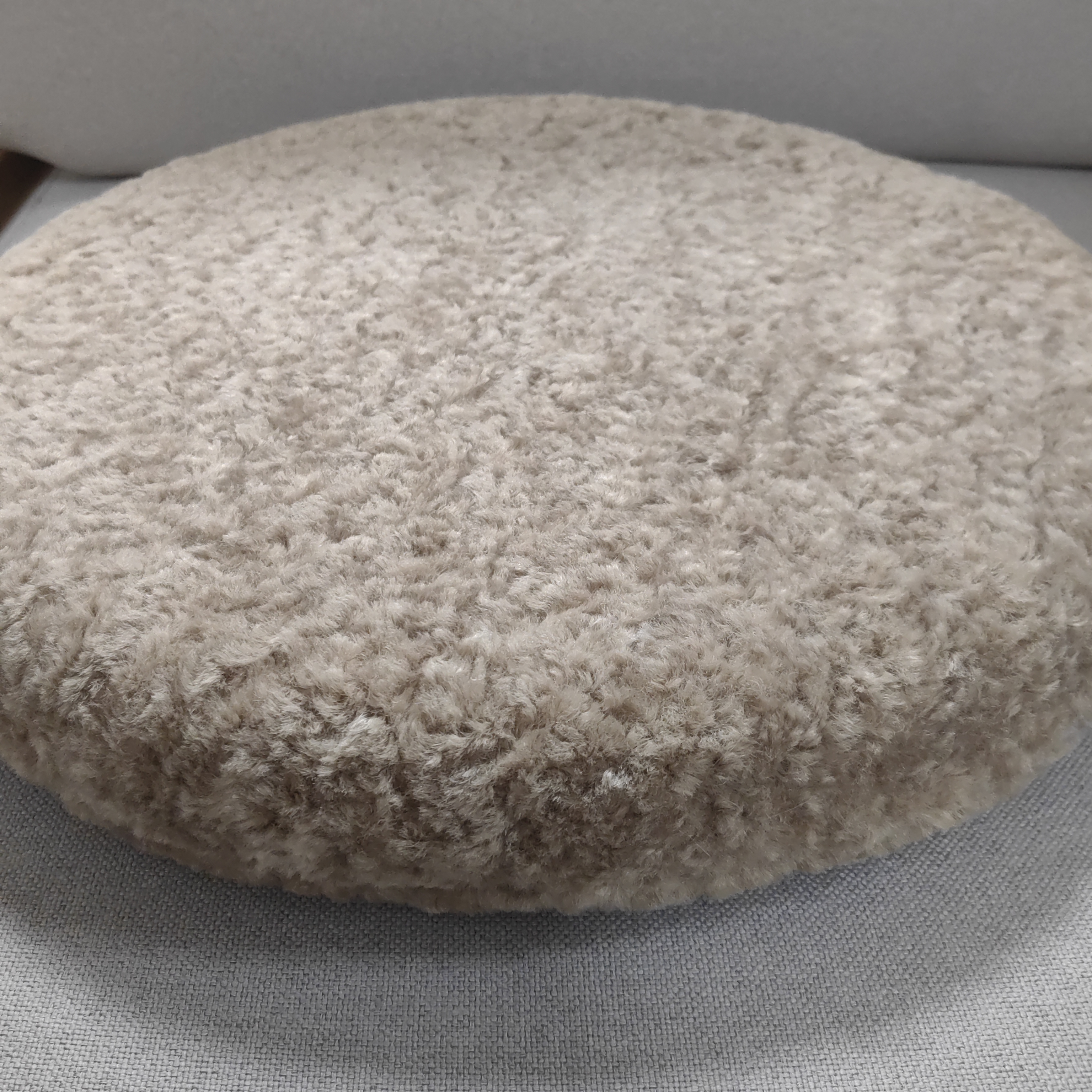Imitation Crimped Wool Plush Cushion with Memory Foam Inner Core